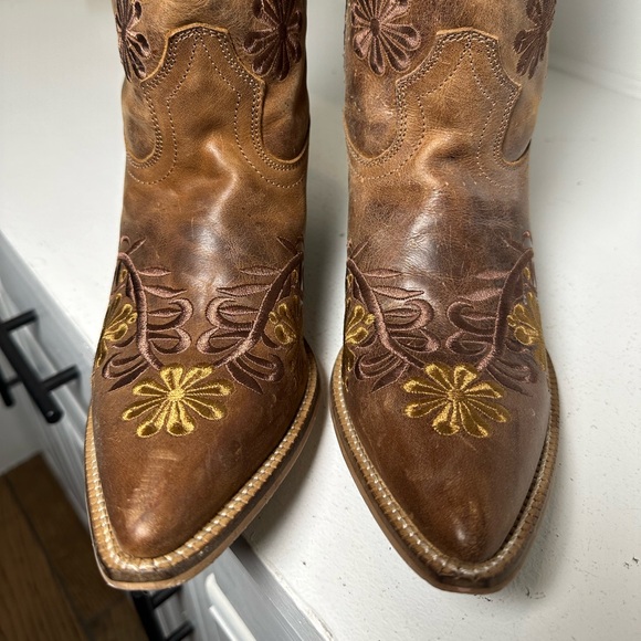 **SOLD**Abilene Boot Co Women’s 9M Brown Floral Tooled Cowboy Boots Western - Picture 3 of 8